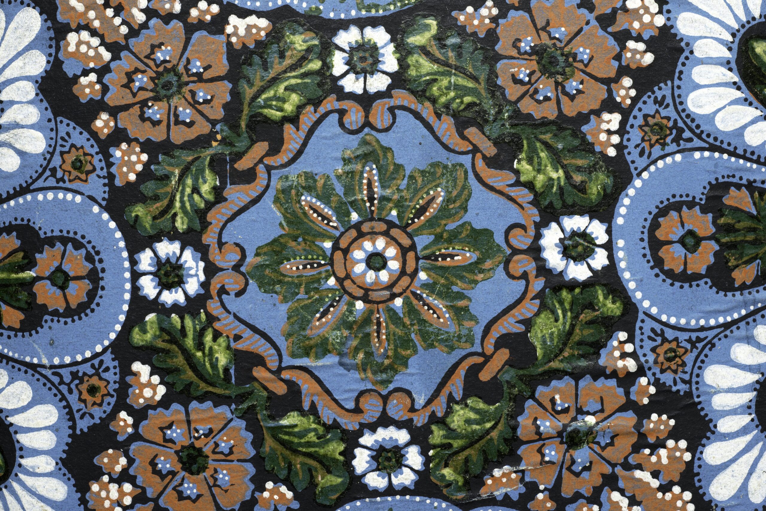 bandbox with floral design